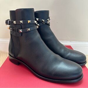 Pre-Owned 💯% Auth Valentino Garavani Rockstud Calfskin Ankle Boots with Straps